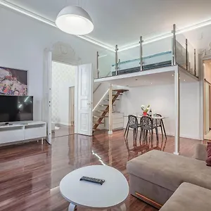 https://luxury-art-deco-flat-big-balcony.inbudapesthotels.com